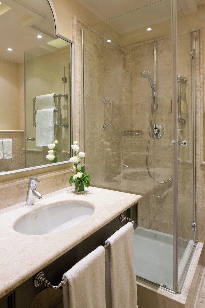 Starhotels Tuscany — Hotel rooms in Florence, Tuscany