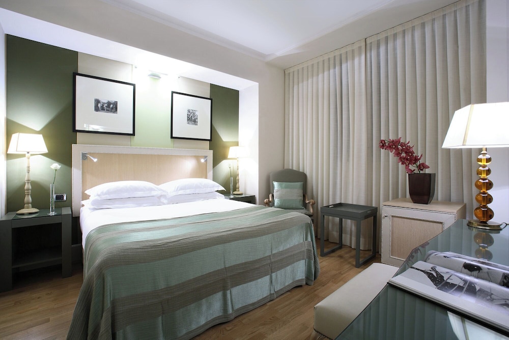 Starhotels Tuscany — Hotel rooms in Florence, Tuscany
