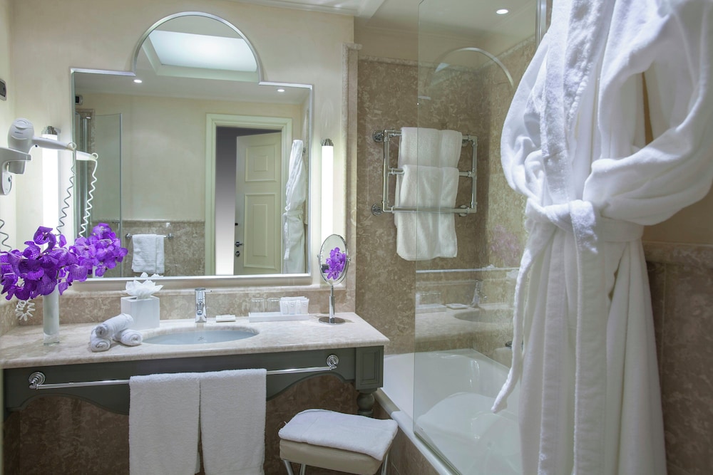 Starhotels Tuscany — Hotel rooms in Florence, Tuscany