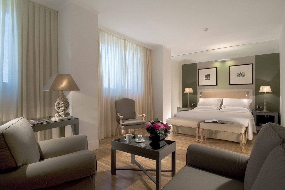 Starhotels Tuscany — Hotel rooms in Florence, Tuscany