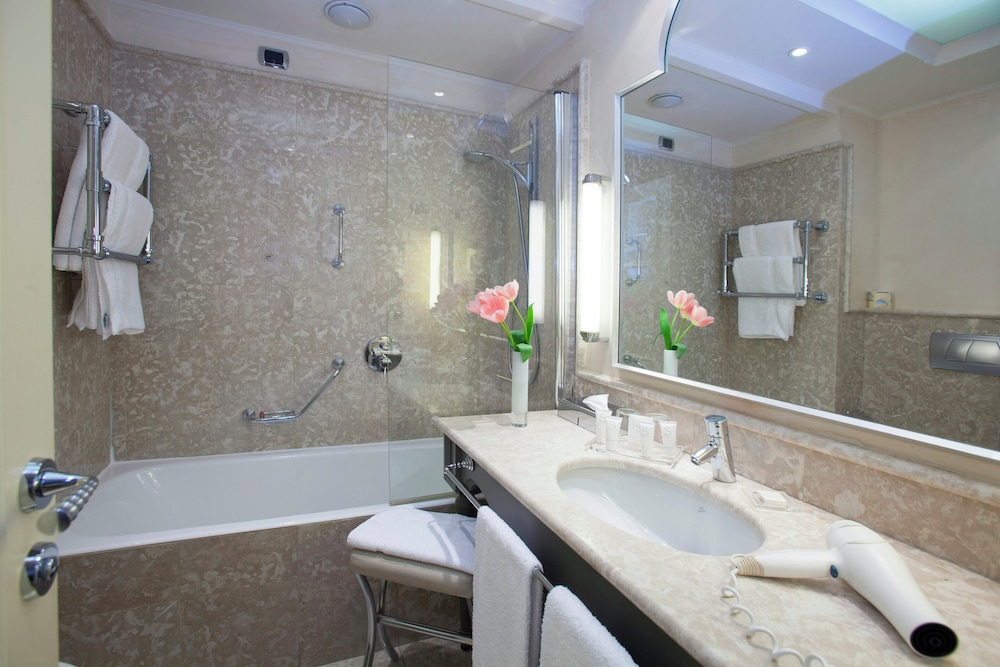 Starhotels Tuscany — Hotel rooms in Florence, Tuscany