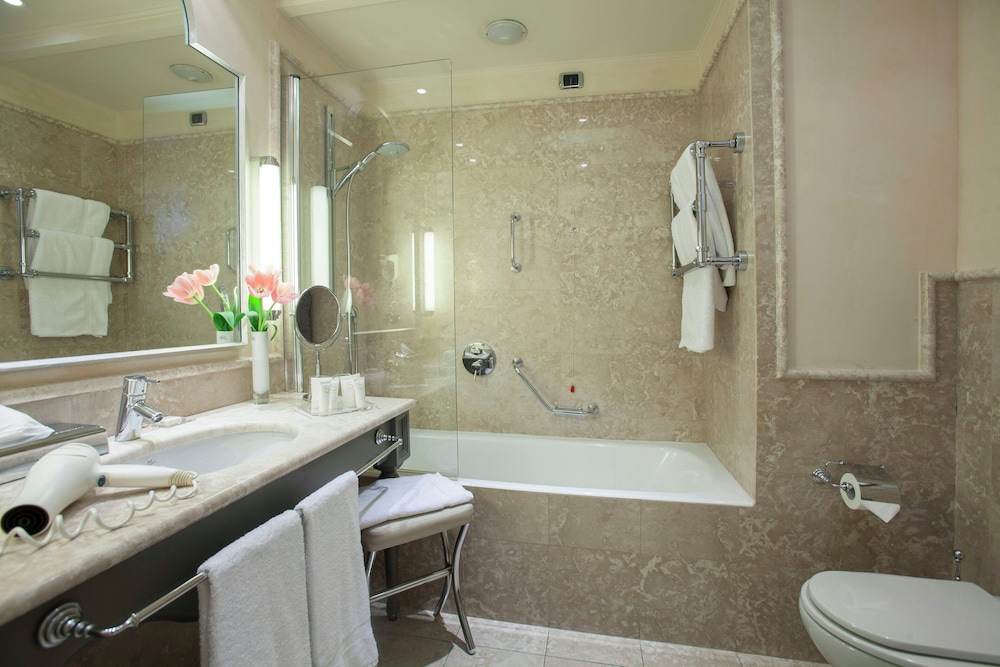 Starhotels Tuscany — Hotel rooms in Florence, Tuscany