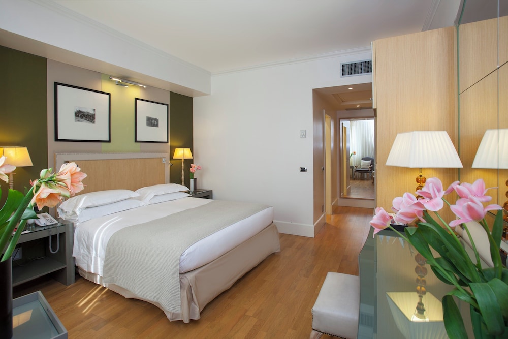 Starhotels Tuscany — Hotel rooms in Florence, Tuscany