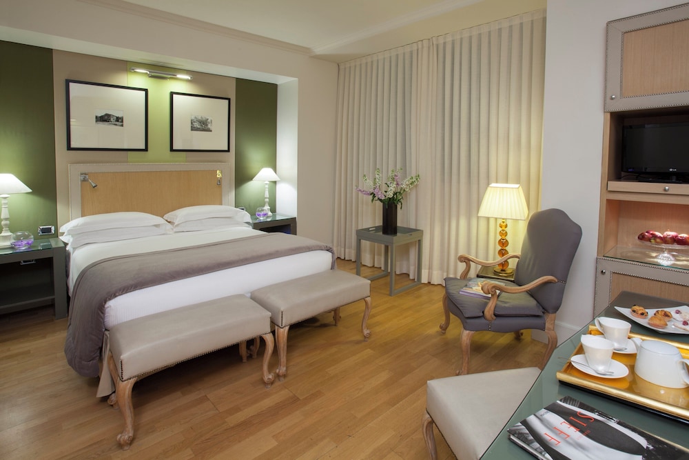 Starhotels Tuscany — Hotel rooms in Florence, Tuscany
