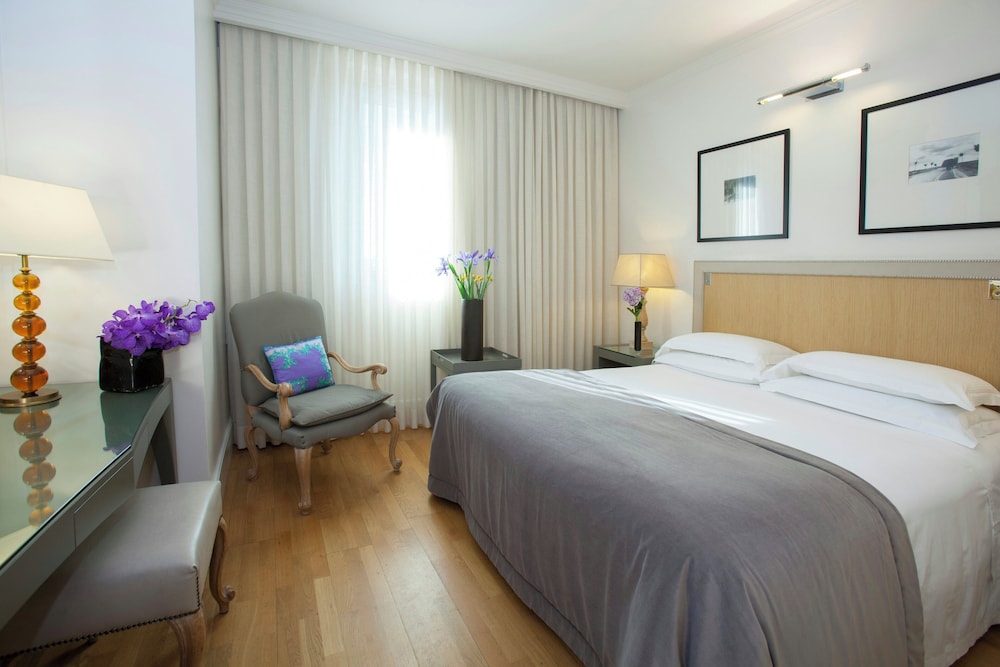 Starhotels Tuscany — Hotel rooms in Florence, Tuscany
