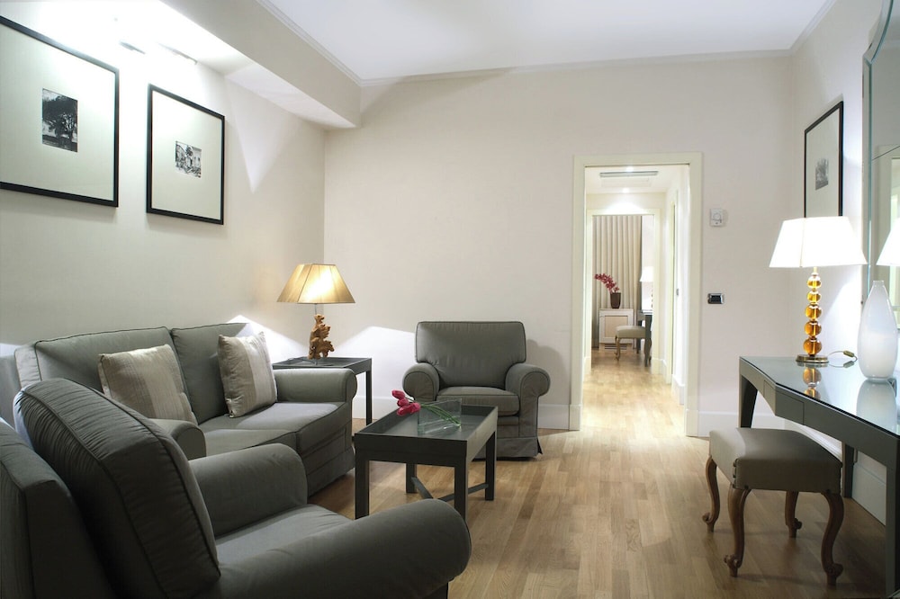 Starhotels Tuscany — Hotel rooms in Florence, Tuscany