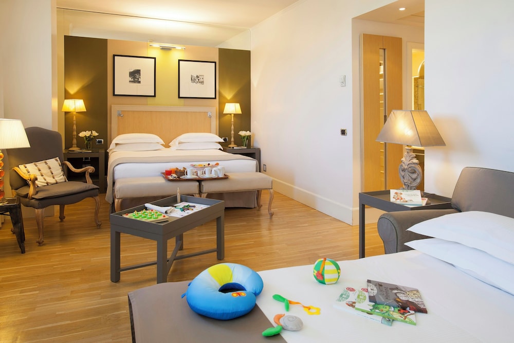 Starhotels Tuscany — Hotel rooms in Florence, Tuscany