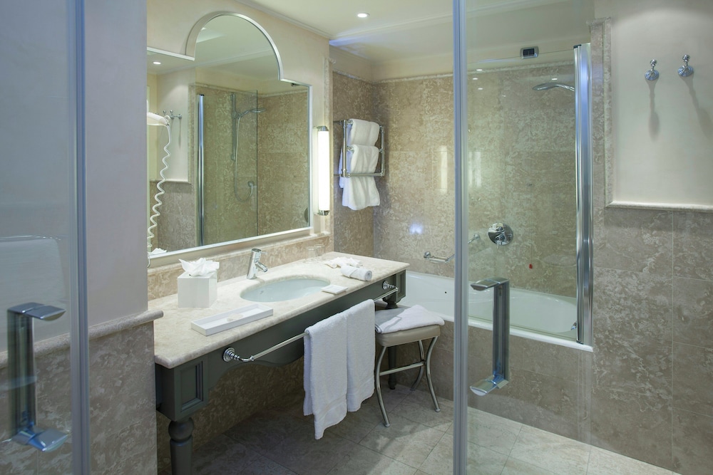 Starhotels Tuscany — Hotel rooms in Florence, Tuscany