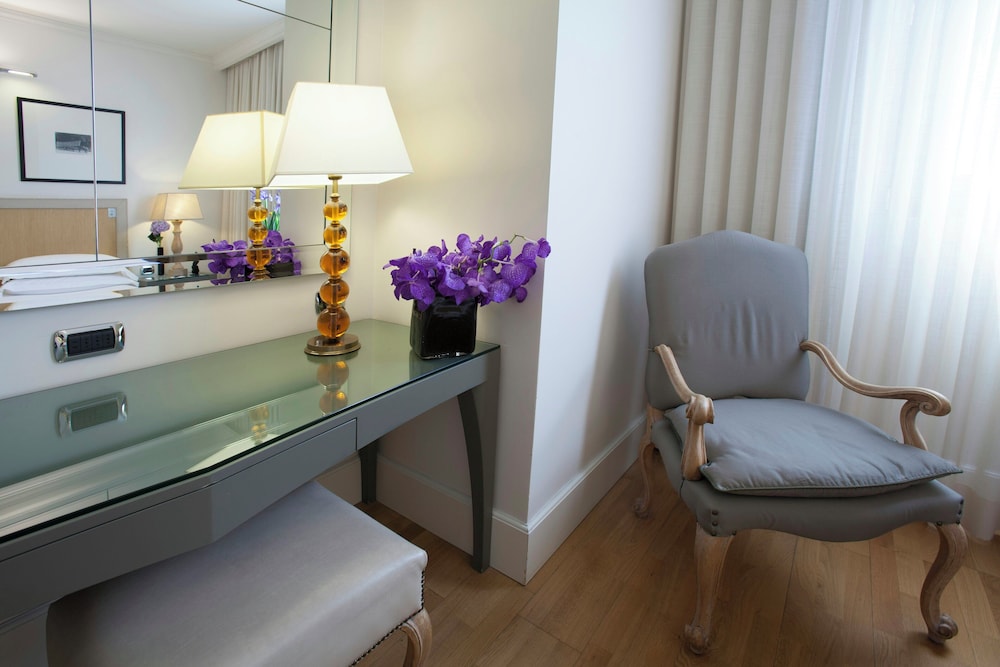 Starhotels Tuscany — Hotel rooms in Florence, Tuscany
