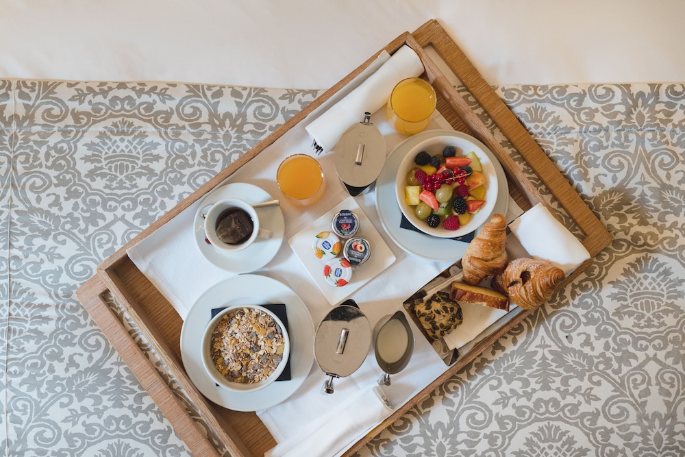 Starhotels Tuscany — Hotel rooms in Florence, Tuscany