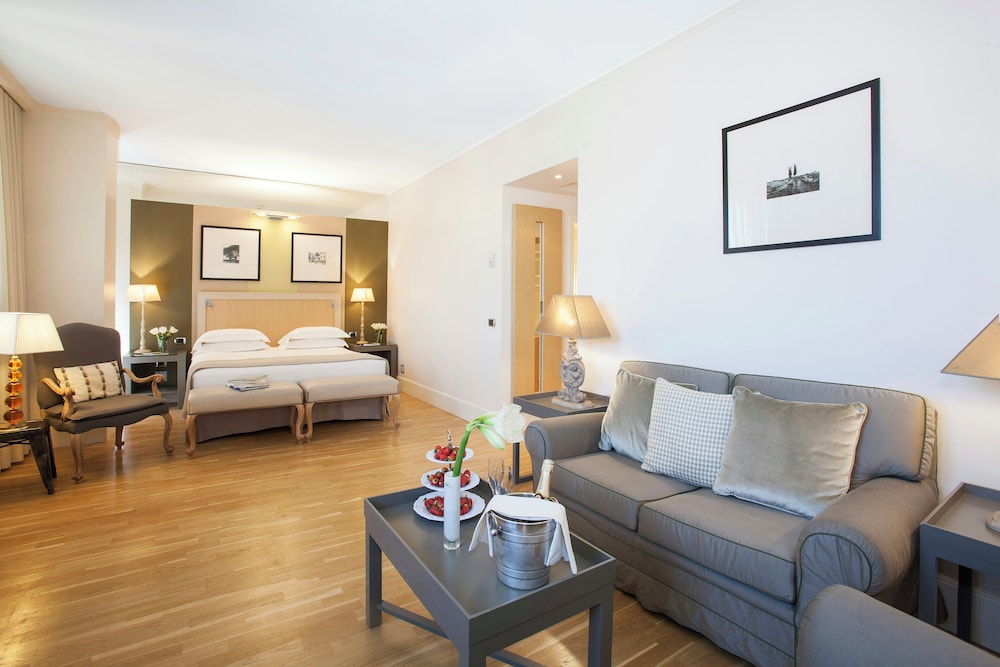 Starhotels Tuscany — Hotel rooms in Florence, Tuscany