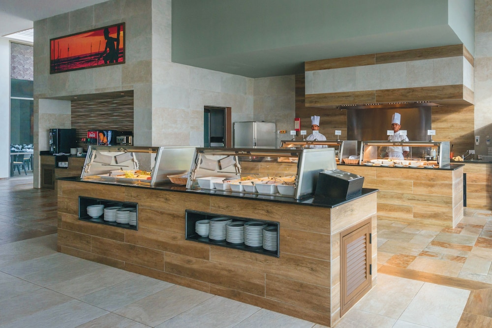 Hotel Riu Sri Lanka - All Inclusive — Restaurant & bars in Ahungalla, Southern Province