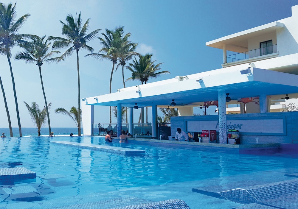 Hotel Riu Sri Lanka - All Inclusive — Swimming pool in Ahungalla, Southern Province