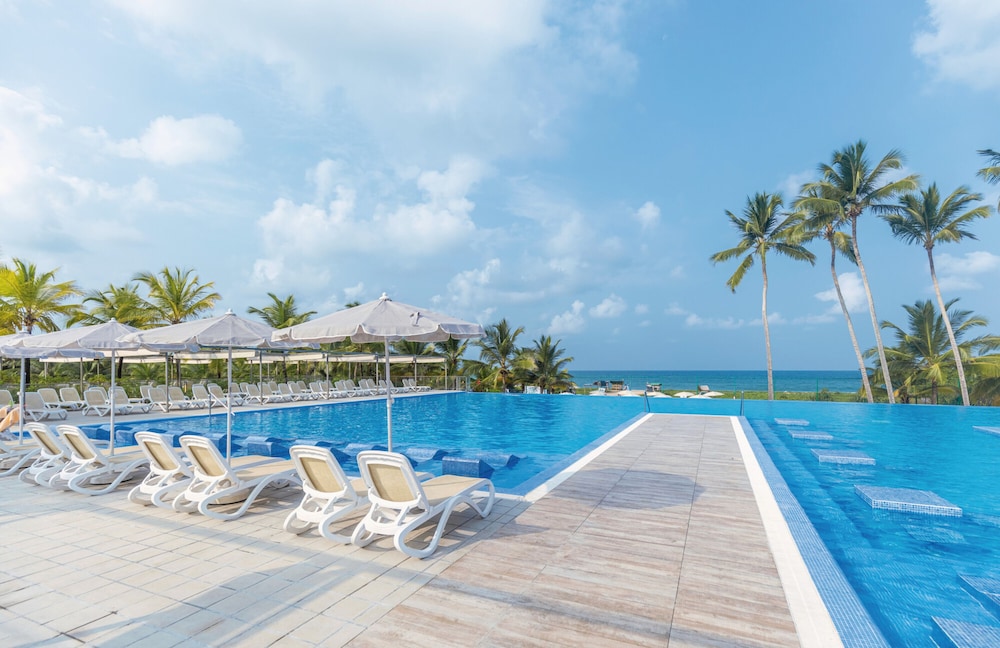 Hotel Riu Sri Lanka - All Inclusive — Swimming pool in Ahungalla, Southern Province