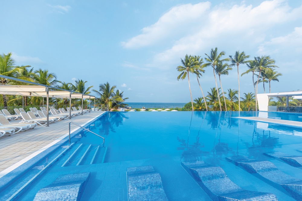 Hotel Riu Sri Lanka - All Inclusive — Swimming pool in Ahungalla, Southern Province