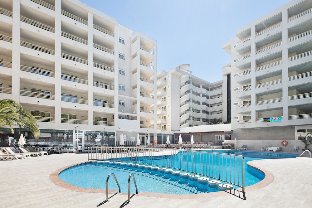 Hotel Best Da Vinci — Swimming pool in Salou, Catalonia