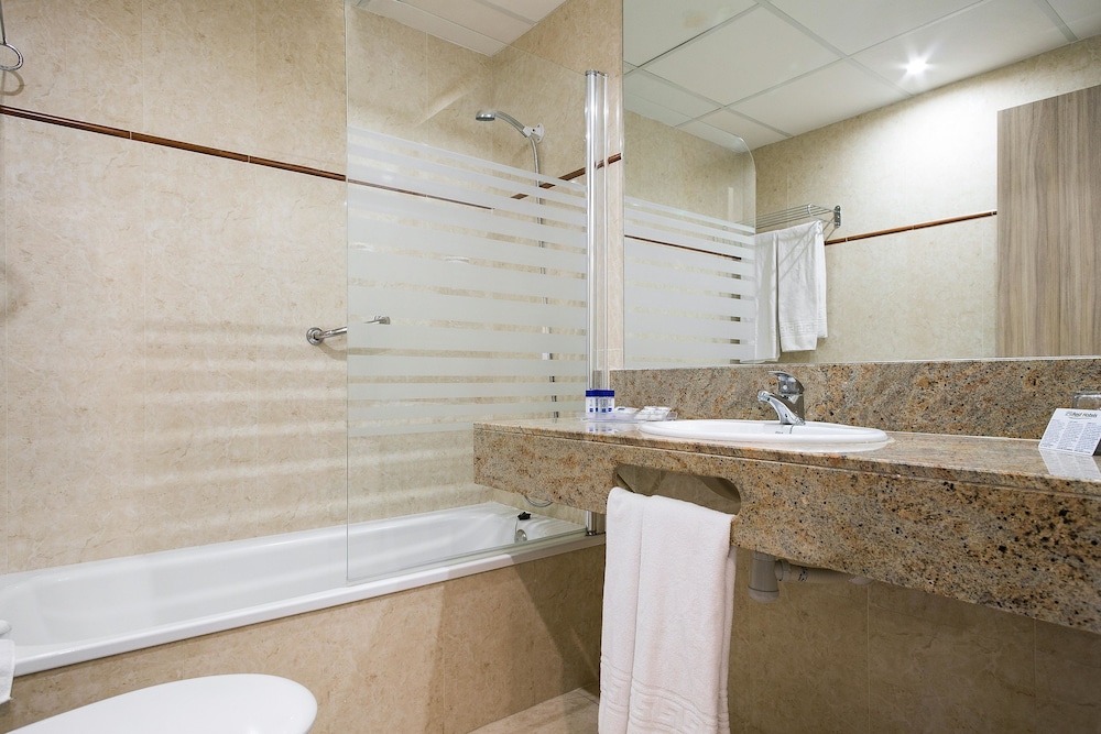 Hotel Best Da Vinci — Hotel rooms in Salou, Catalonia