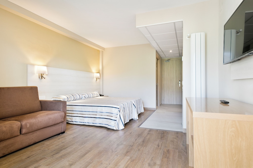 Hotel Best Da Vinci — Hotel rooms in Salou, Catalonia