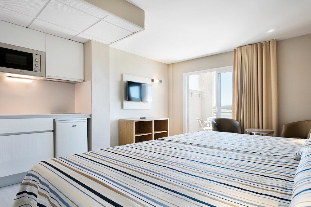 Hotel Best Da Vinci — Hotel rooms in Salou, Catalonia