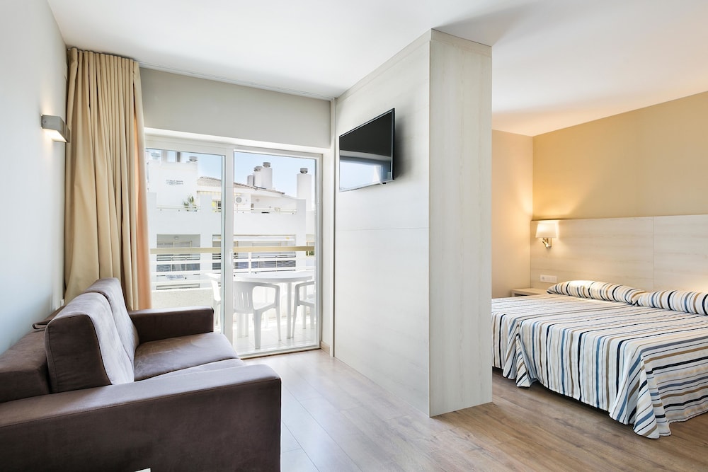 Hotel Best Da Vinci — Hotel rooms in Salou, Catalonia
