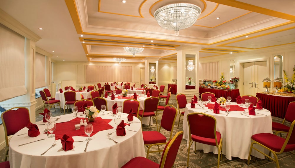 Admiral Plaza Hotel Dubai — Restaurant & bars in Dubai