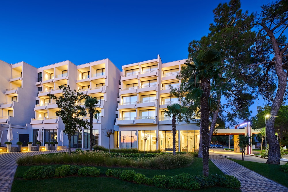 Hotel Sipar Plava Laguna — Hotel building in Umag, Istria