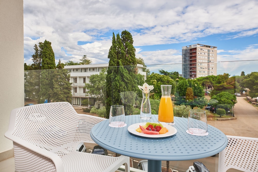 Hotel Sipar Plava Laguna — Hotel building in Umag, Istria