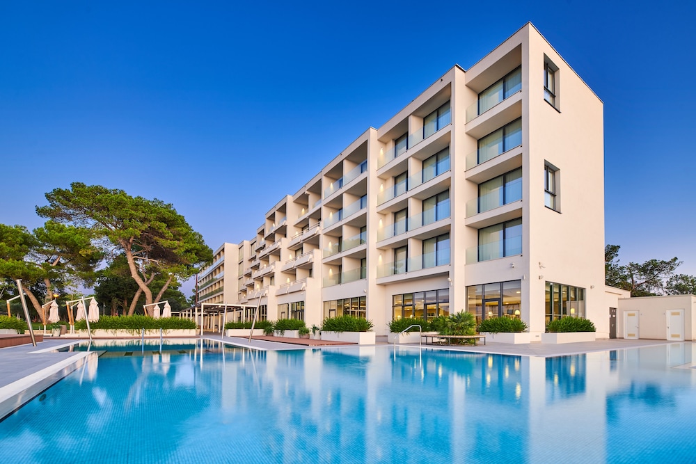 Hotel Sipar Plava Laguna — Hotel building in Umag, Istria
