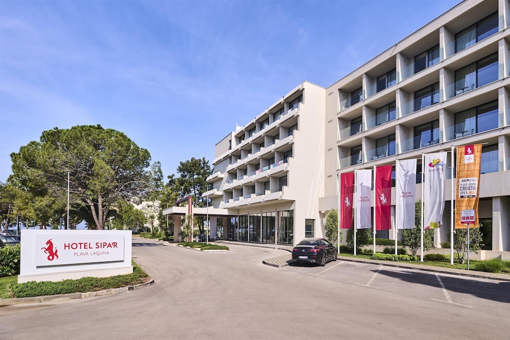 Hotel Sipar Plava Laguna — Hotel building in Umag, Istria