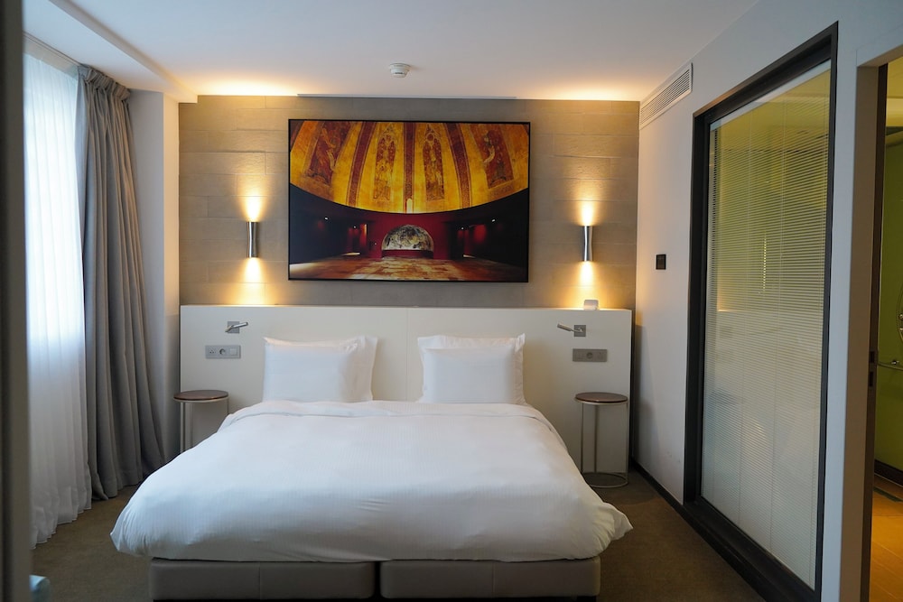 Pullman Paris Tour Eiffel — Hotel rooms in Paris, Ile-de-France