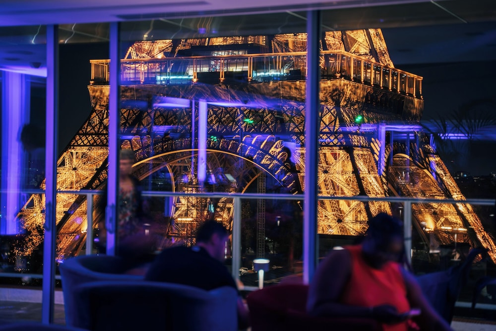 Pullman Paris Tour Eiffel — Restaurant & bars in Paris, Ile-de-France
