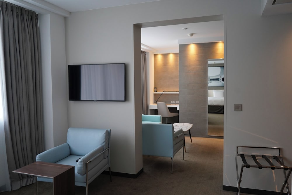 Pullman Paris Tour Eiffel — Hotel rooms in Paris, Ile-de-France
