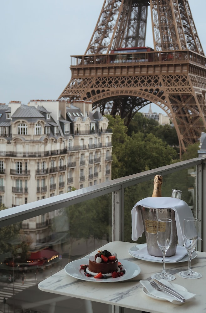 Pullman Paris Tour Eiffel — Hotel rooms in Paris, Ile-de-France