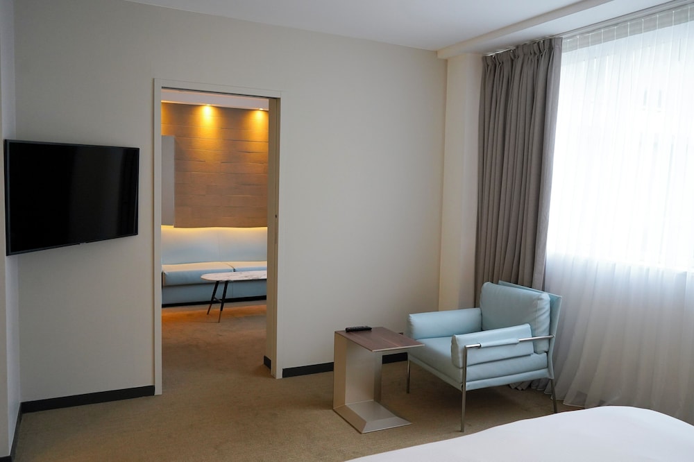 Pullman Paris Tour Eiffel — Hotel rooms in Paris, Ile-de-France