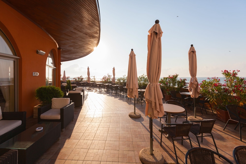 Sol Luna Bay Resort — Restaurant & bars in Obzor, Burgas Region