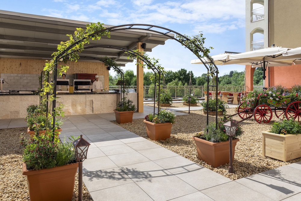 Sol Luna Bay Resort — Restaurant & bars in Obzor, Burgas Region