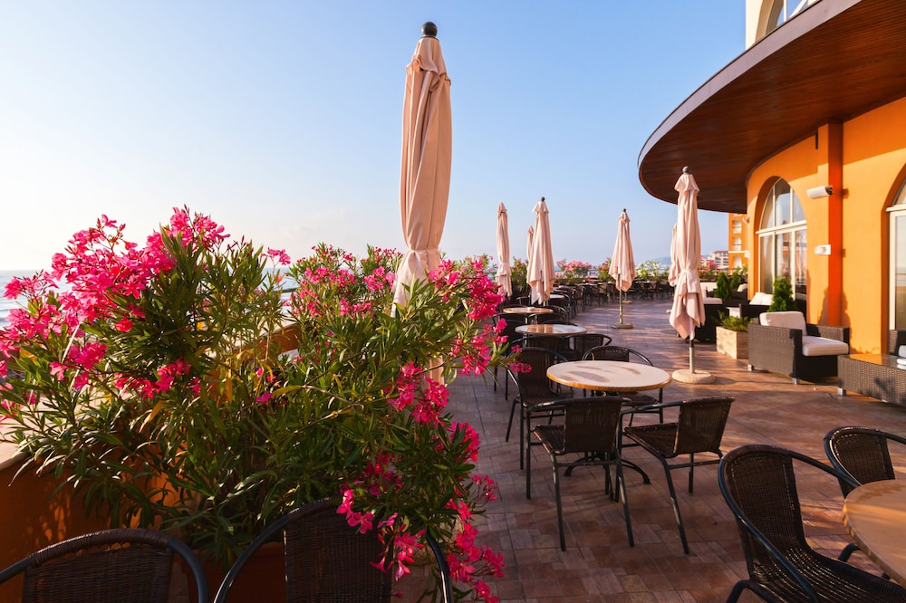Sol Luna Bay Resort — Restaurant & bars in Obzor, Burgas Region