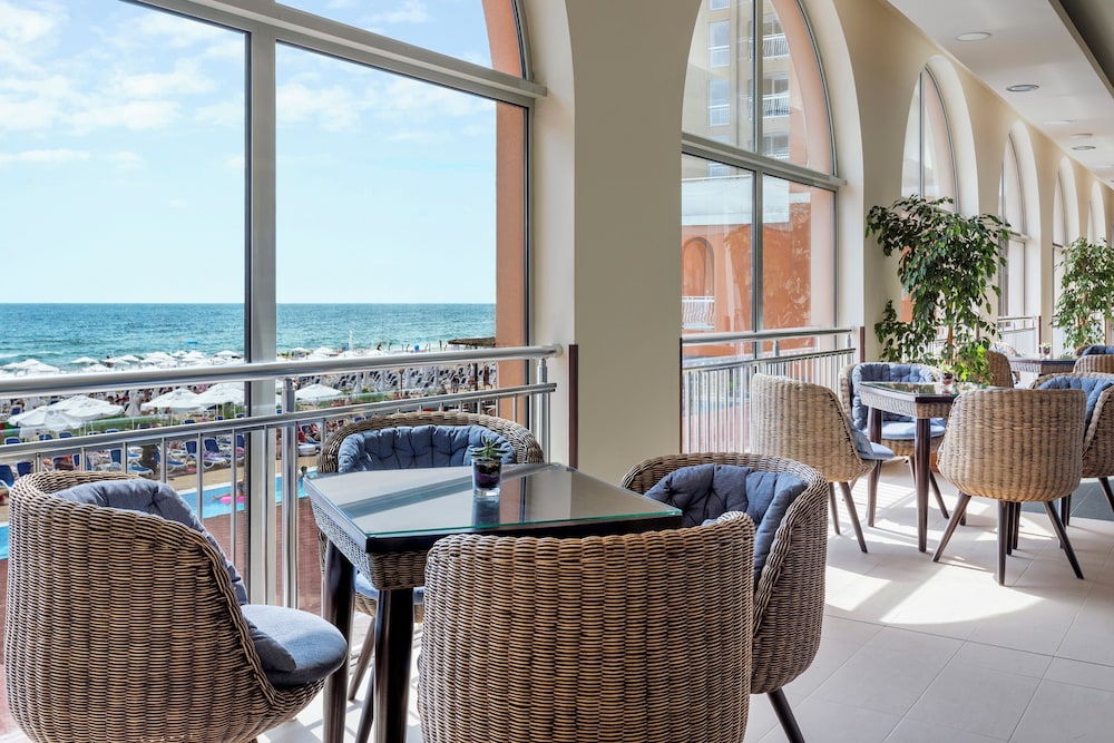 Sol Luna Bay Resort — Restaurant & bars in Obzor, Burgas Region