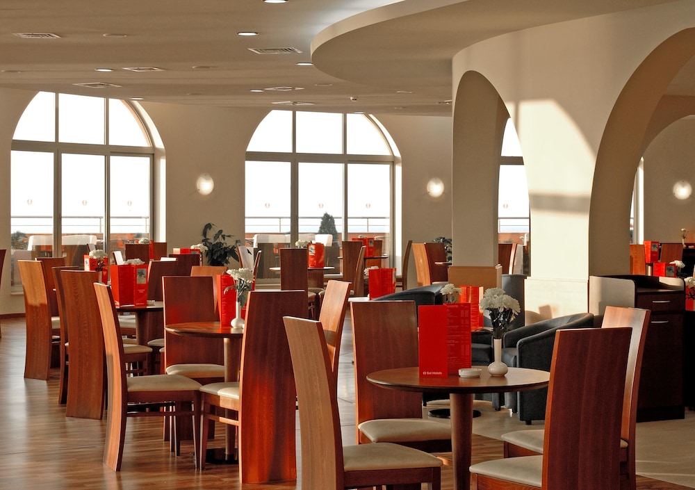 Sol Luna Bay Resort — Restaurant & bars in Obzor, Burgas Region