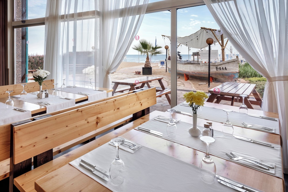 Sol Luna Bay Resort — Restaurant & bars in Obzor, Burgas Region