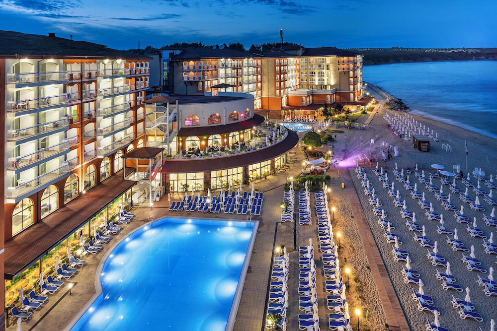 Sol Luna Bay Resort — Hotel building in Obzor, Burgas Region
