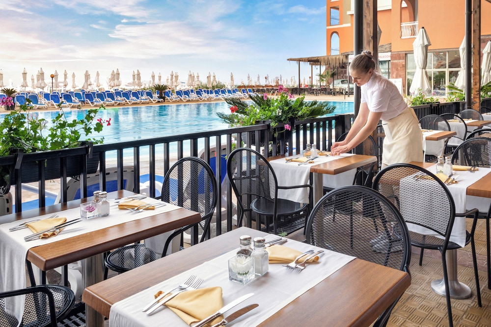 Sol Luna Bay Resort — Restaurant & bars in Obzor, Burgas Region
