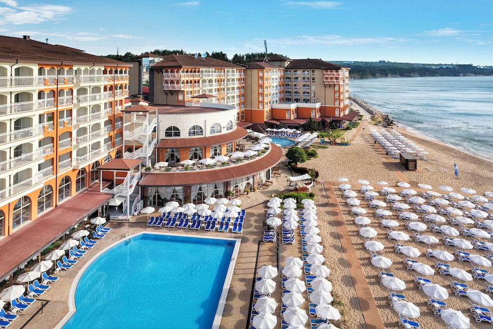Sol Luna Bay Resort — Hotel building in Obzor, Burgas Region