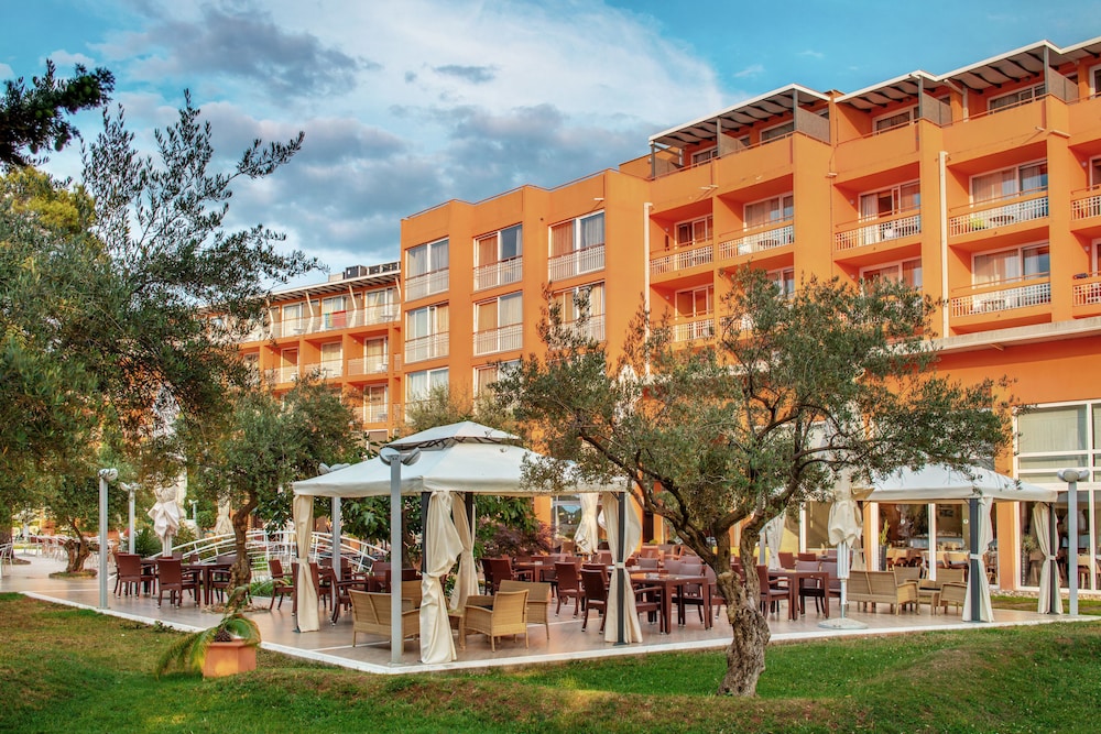 Residence Umag Plava Laguna — Hotel building in Umag, Istria
