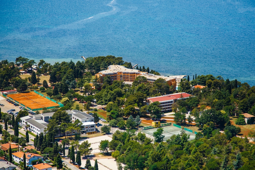 Residence Umag Plava Laguna — Hotel building in Umag, Istria