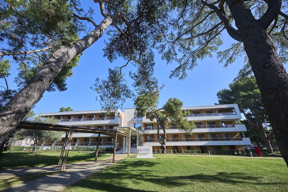 Residence Umag Plava Laguna — Hotel building in Umag, Istria