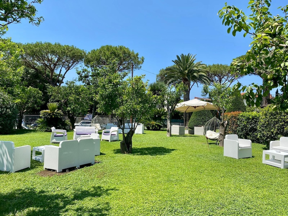 Hotel Alpha — Restaurant & bars in Sant'Angello, Campania