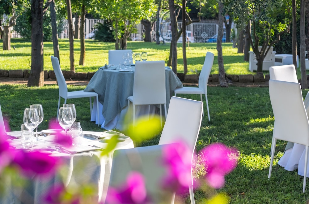 Hotel Alpha — Restaurant & bars in Sant'Angello, Campania