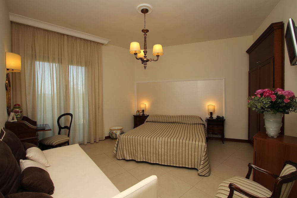 Hotel Alpha — Hotel rooms in Sant'Angello, Campania