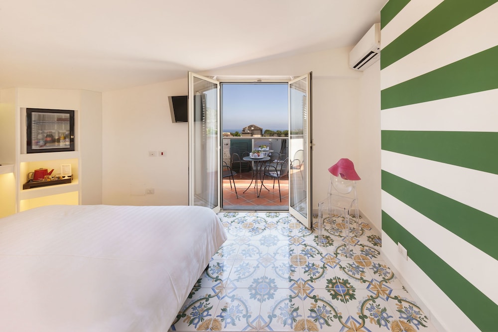 Hotel Alpha — Hotel rooms in Sant'Angello, Campania